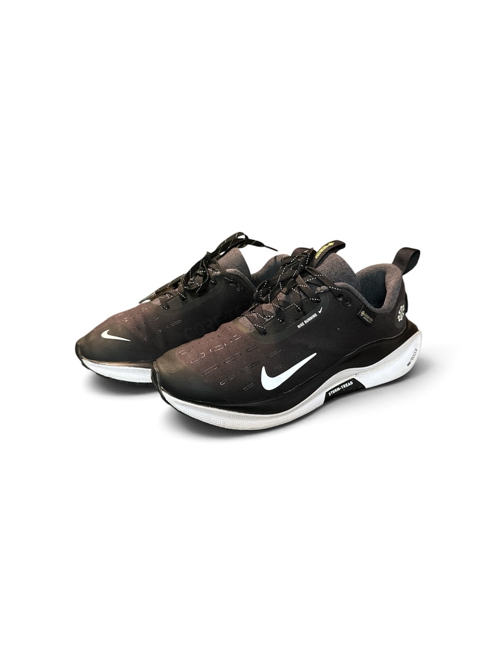 Nike Men’s Black and White Training Sneakers